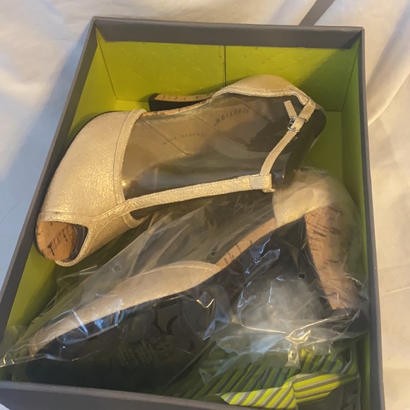 Kenneth Cole Holiday Classic Staple - Picture 6 of 7